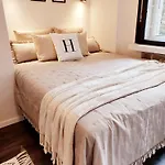 Apartman Stylish Apartment, Walk To Nivy Center *