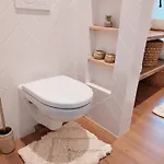 Apartman Stylish Apartment, Walk To Nivy Center