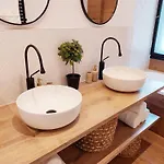 Stylish Apartment, Walk To Nivy Center *